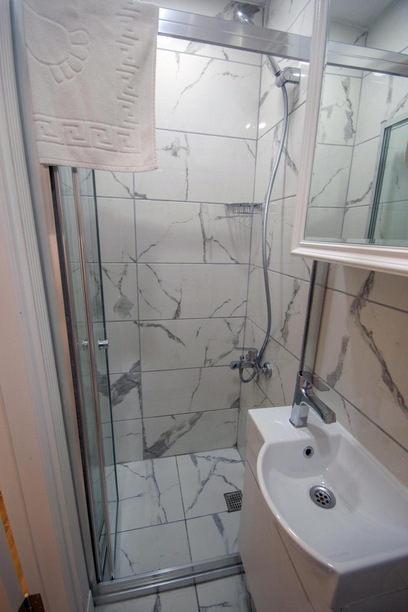 Iq Hotel Beyoglu Istanboel Buitenkant foto